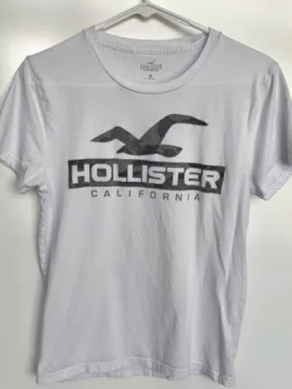 Hollister White Short-Sleeve Logo Tee with Black Print